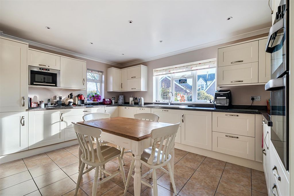 Property photo 3 of 21 1382416-12-691F2872Adb78.Jpg