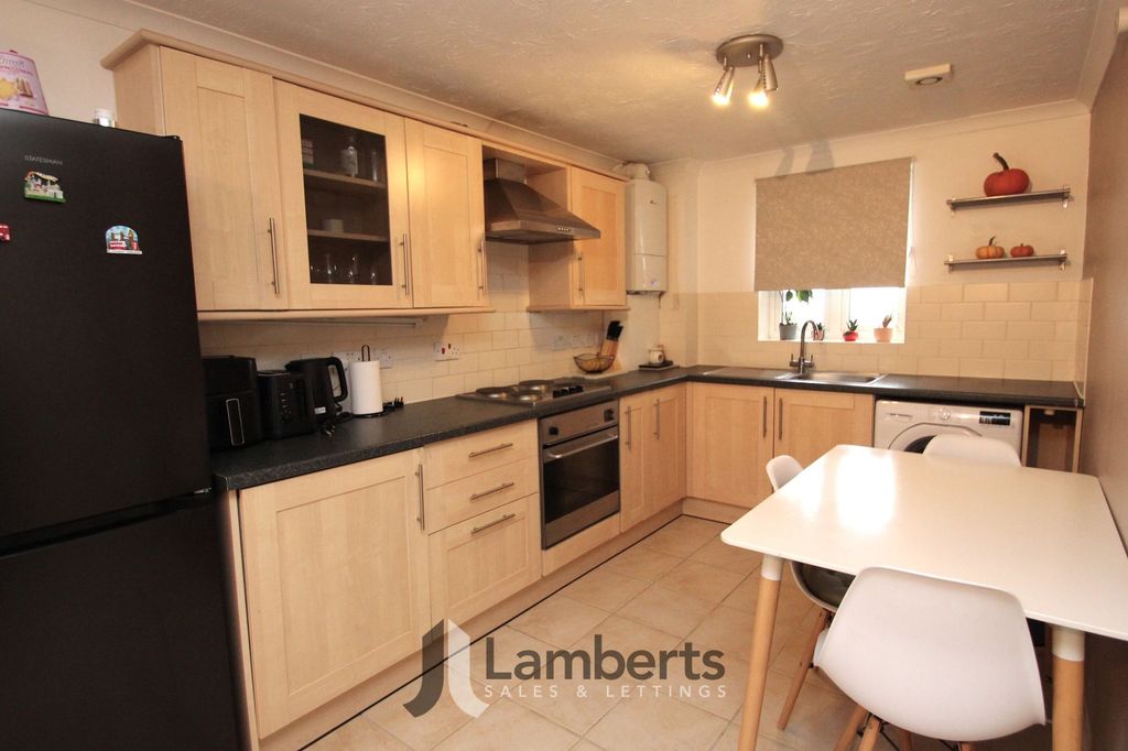 Property photo 3 of 13 Kitchen