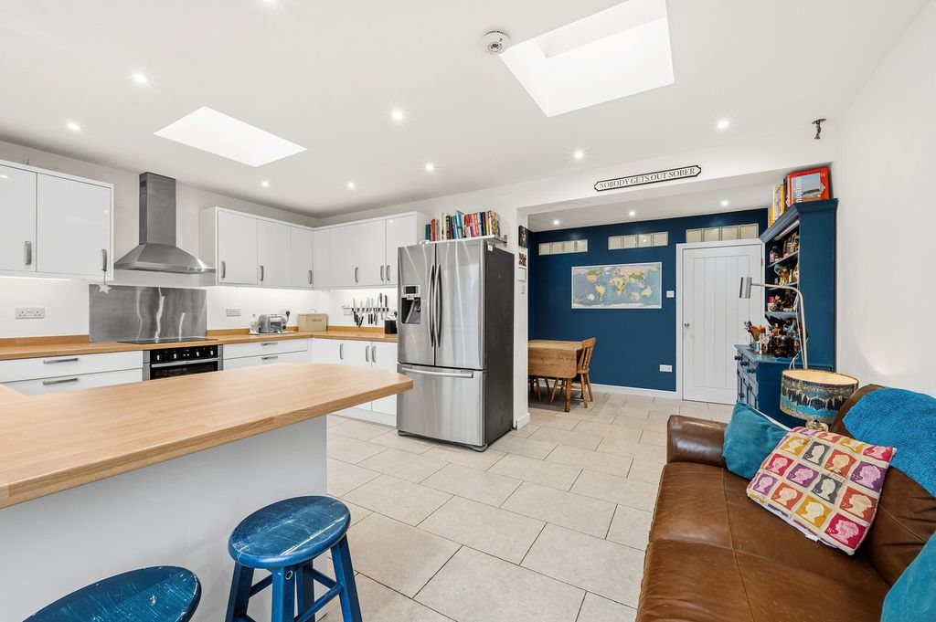 Property photo 3 of 19