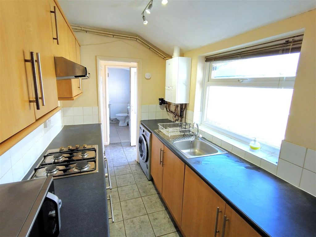 Property photo 2 of 13 Kitchen 2.Jpg