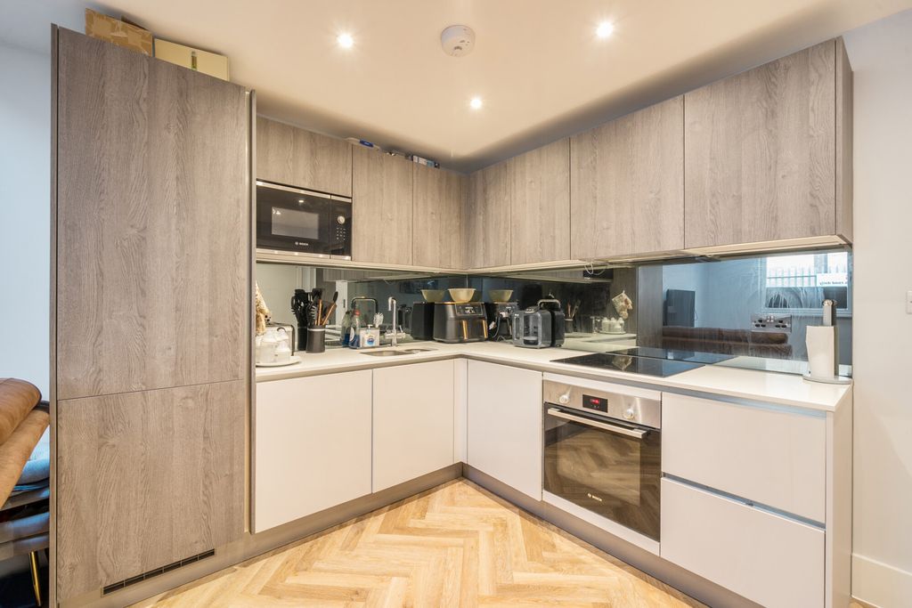 Property photo 3 of 20 1373041-5-6915F30...