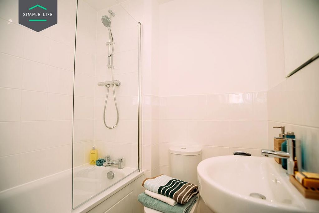 Property photo 2 of 14 Dee_Bathroom1.Jpg