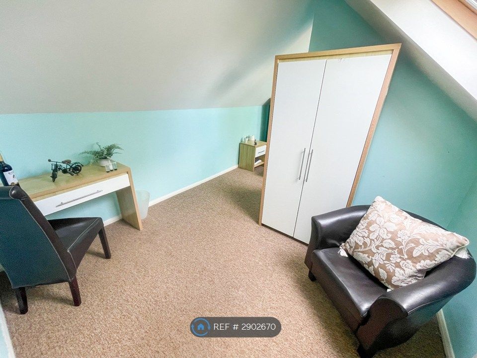 Property photo 2 of 9 Garden Facing 'penthouse' Double Room