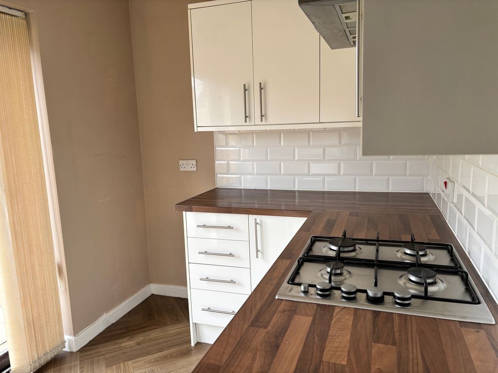 Property photo 3 of 21 Kitchen