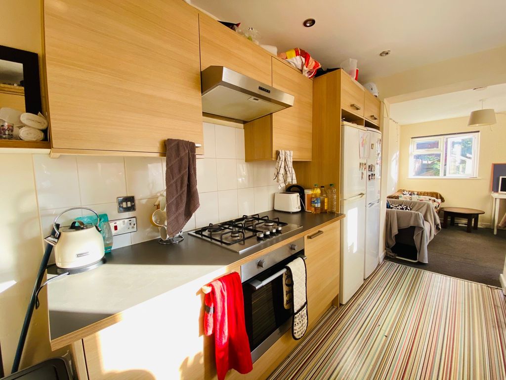 Property photo 1 of 12 Kitchen Lounge