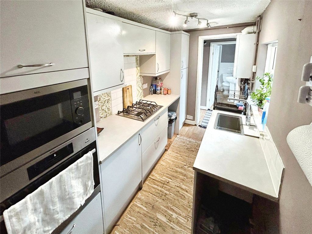 Property photo 2 of 10 Kitchen