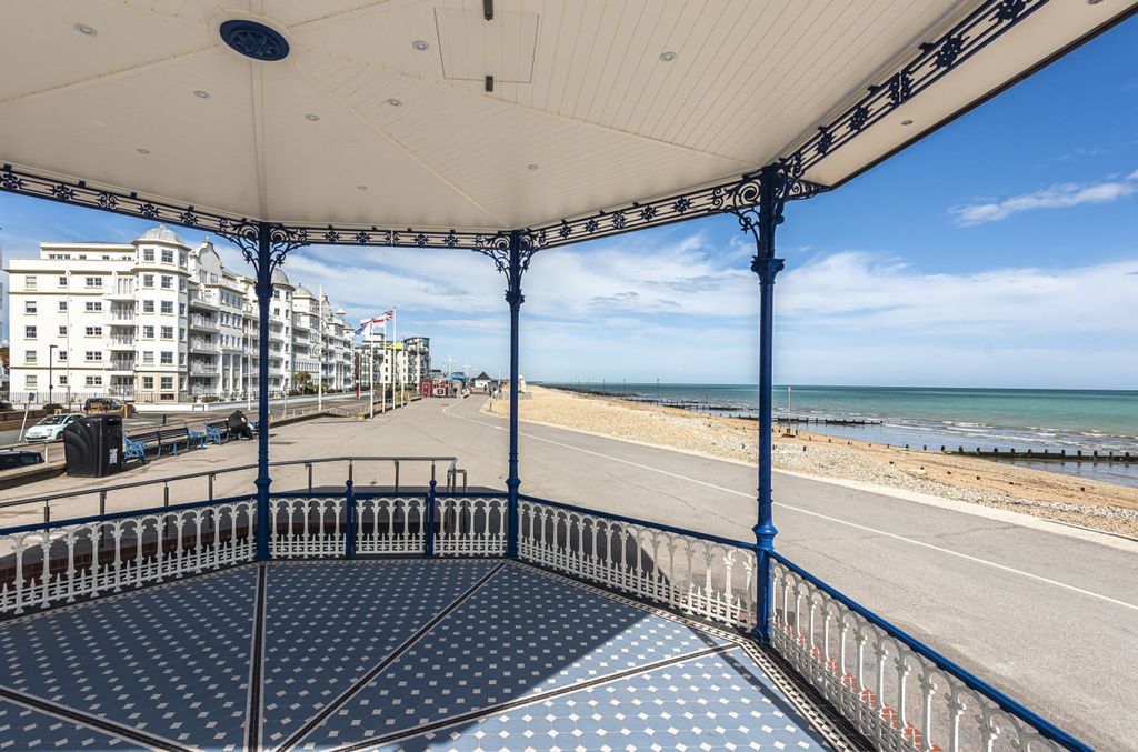 Property photo 2 of 27