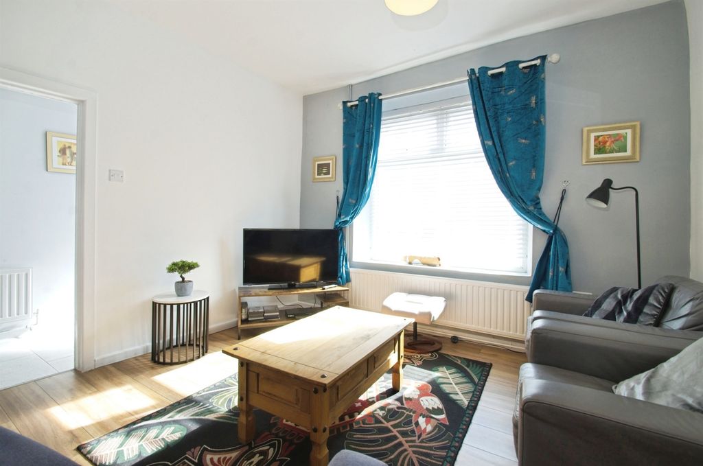 Property photo 3 of 17