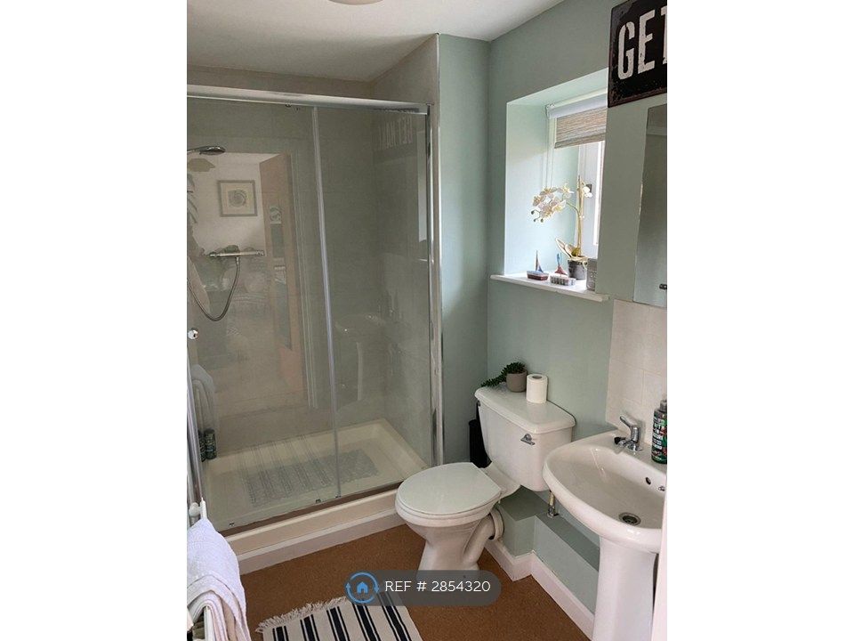 Property photo 3 of 8 Bathroom