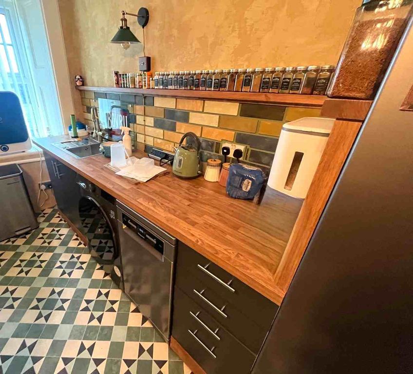 Property photo 2 of 6