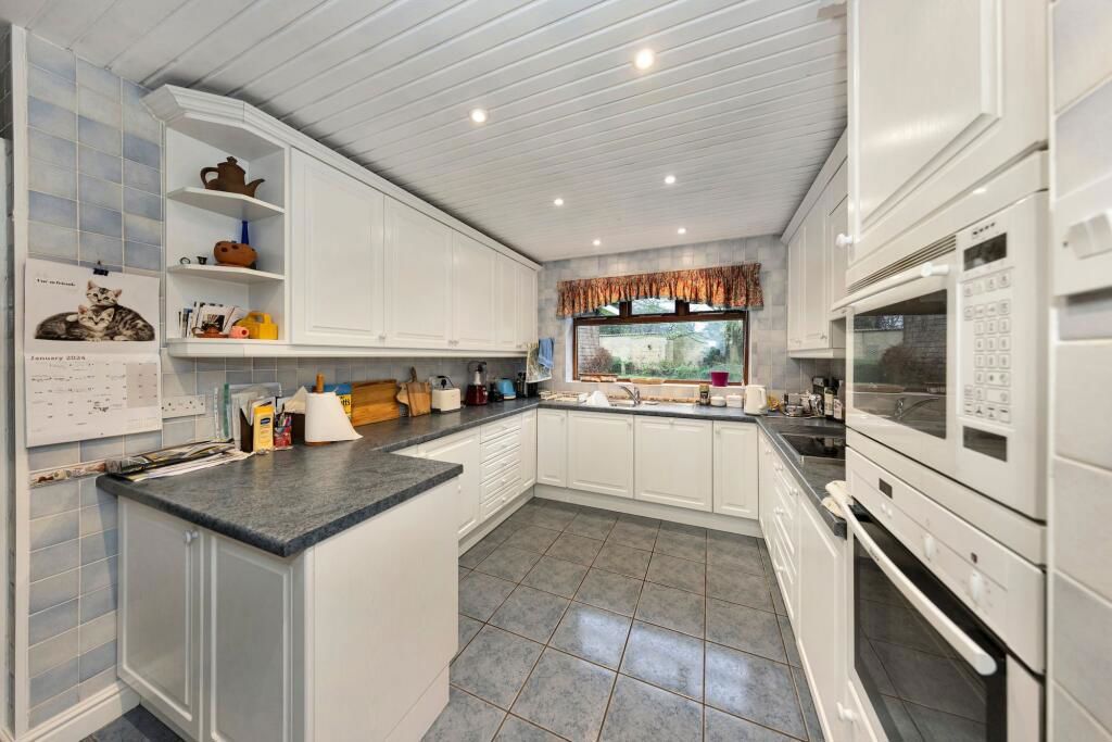 Property photo 3 of 32