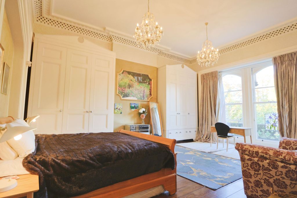 Property photo 2 of 22