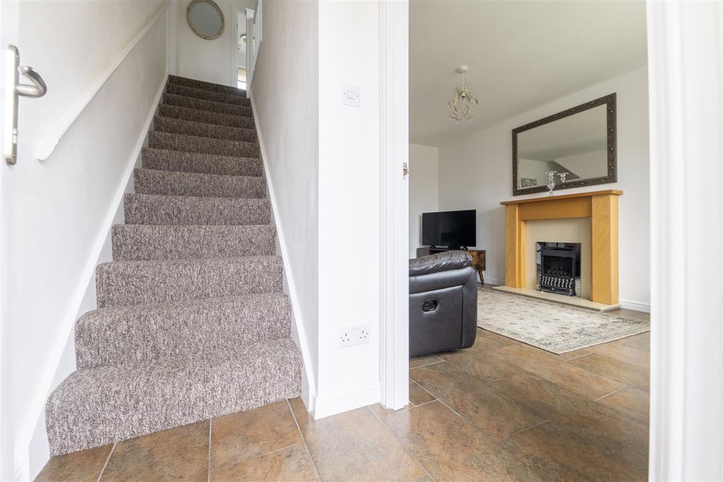 Property photo 3 of 17 Entrance Hallway.Jpg