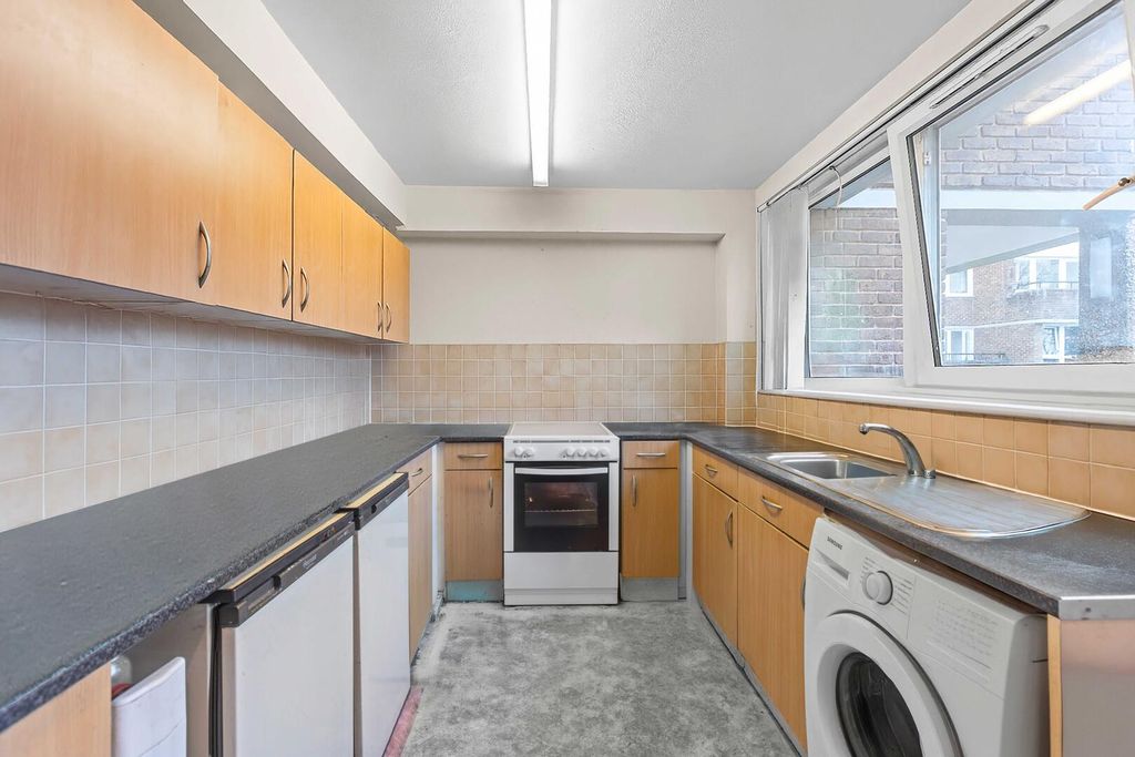 Property photo 3 of 7 Kitchen