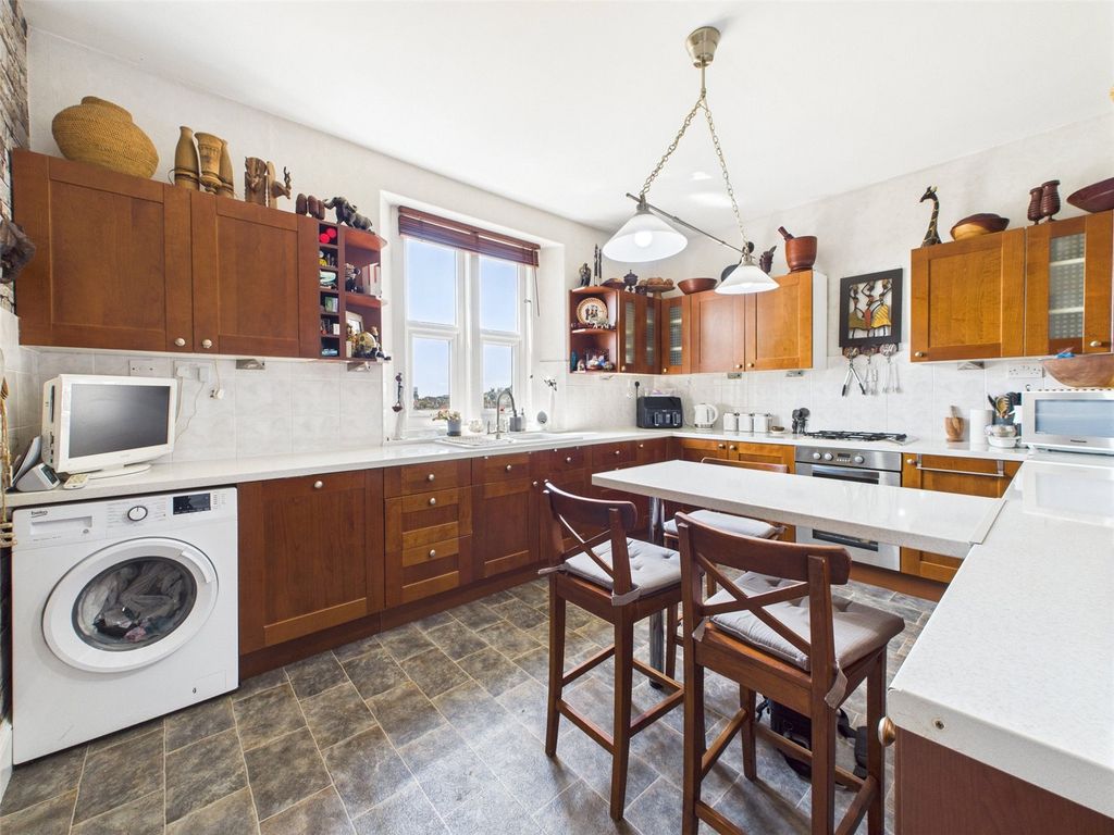 Property photo 3 of 16 Picture No. 02