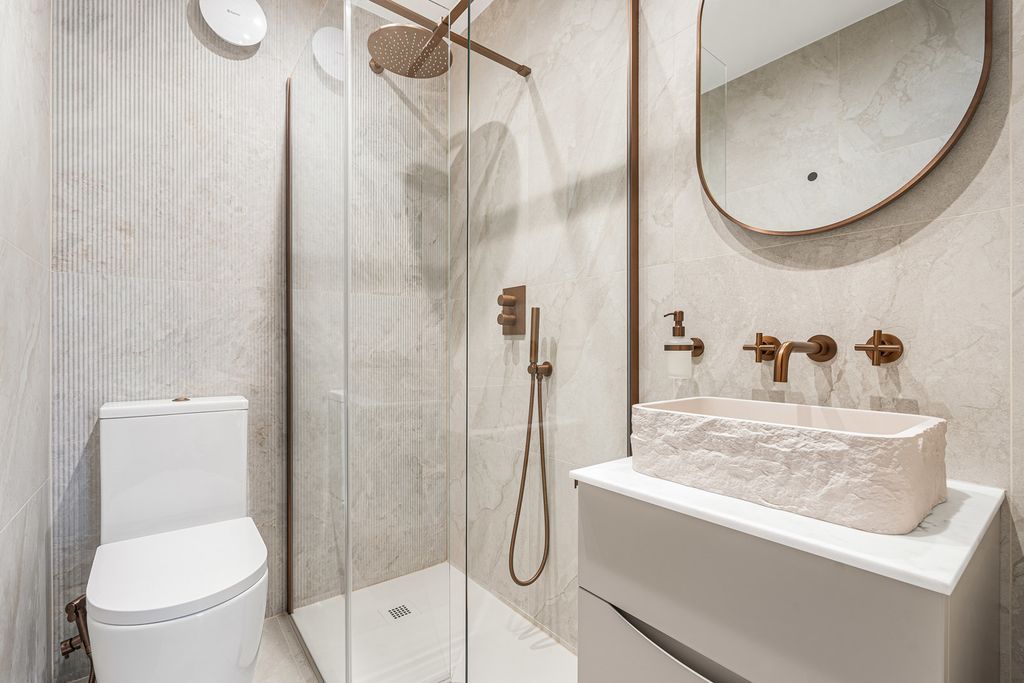 Property photo 2 of 25 Bathroom