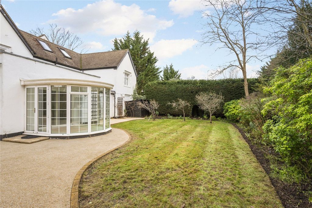 Property photo 2 of 9 Garden