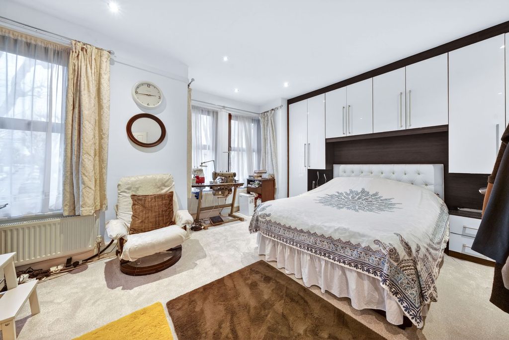 Property photo 3 of 18 Bedroom 1