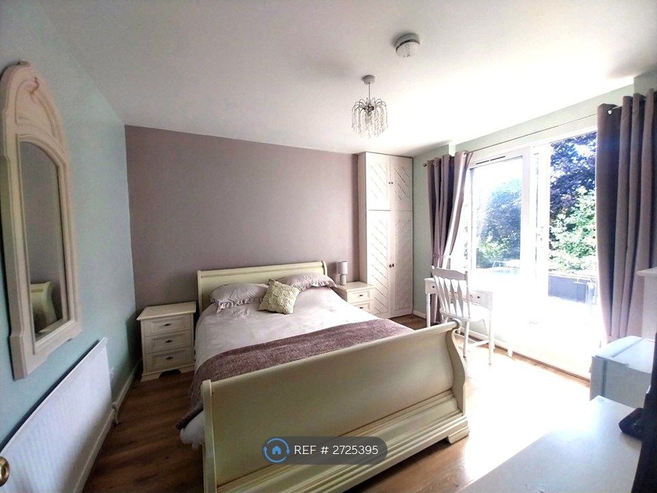 Property photo 1 of 11 Spacious Double Bedroom