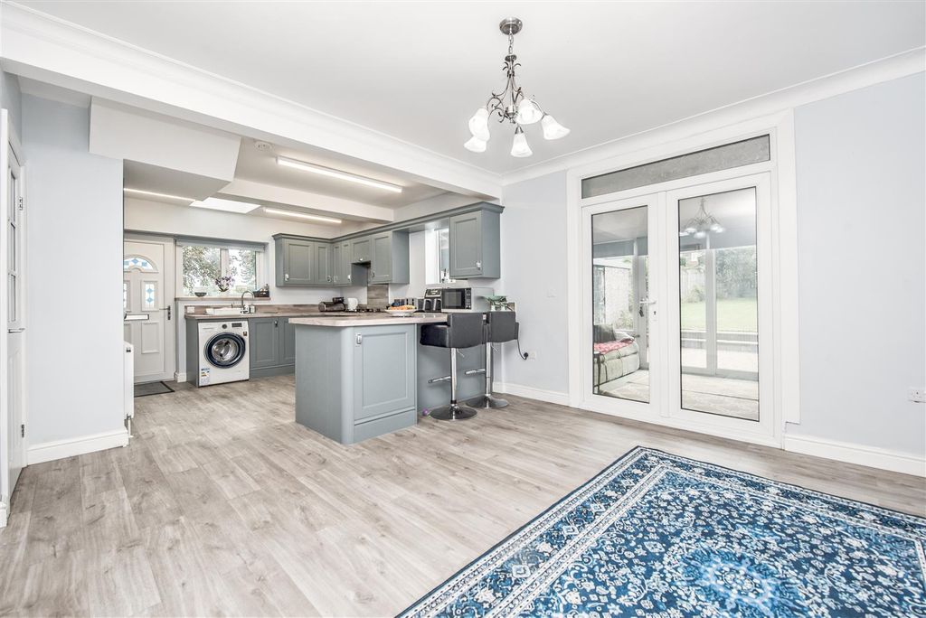 Property photo 2 of 41 Modern Fitted Dining Kitchen: