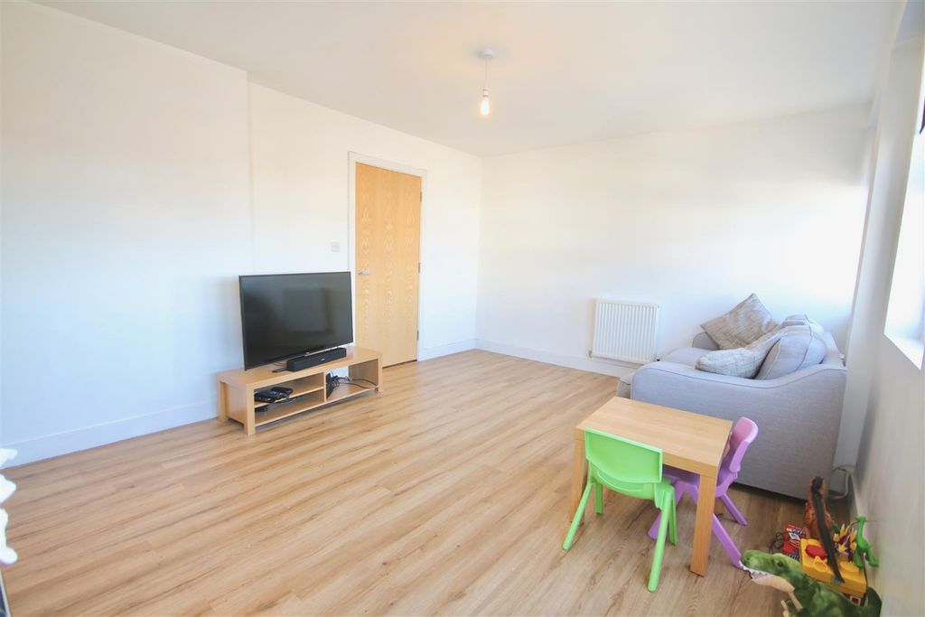Property photo 2 of 6 F_Woh2V22Eauikxnmmxuma.Jpg