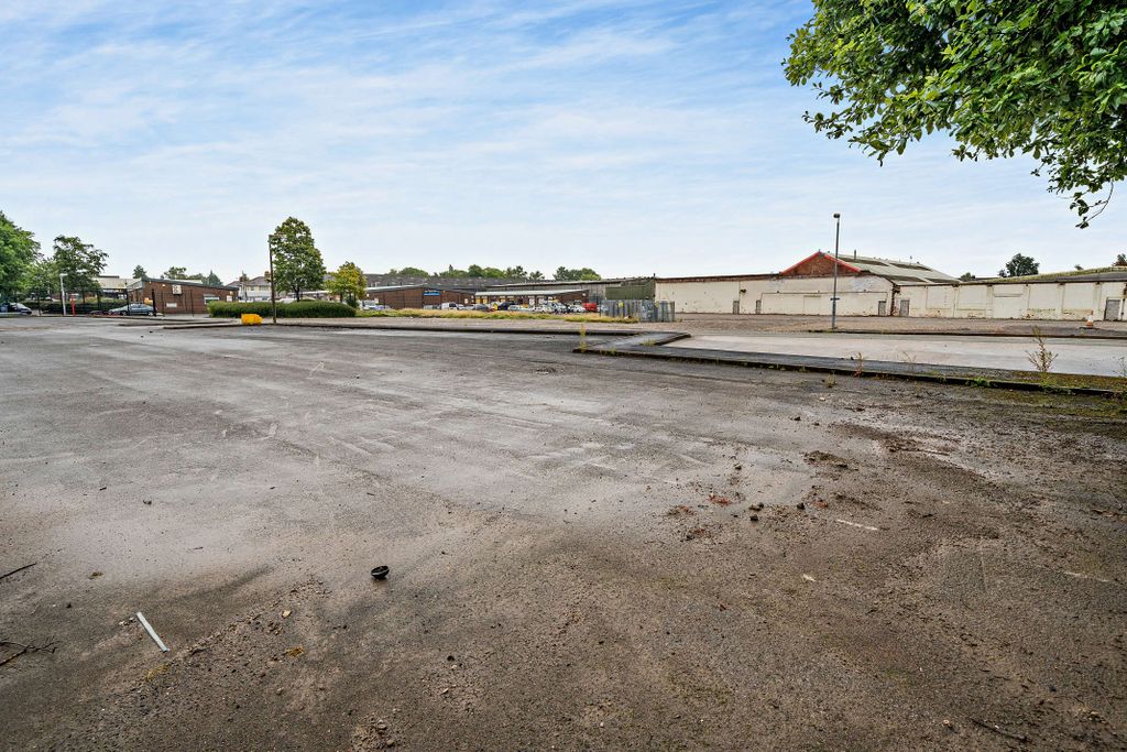 Property photo 3 of 9 8563496-Exterior03-800
