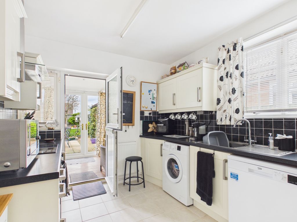 Property photo 3 of 22 Kitchen