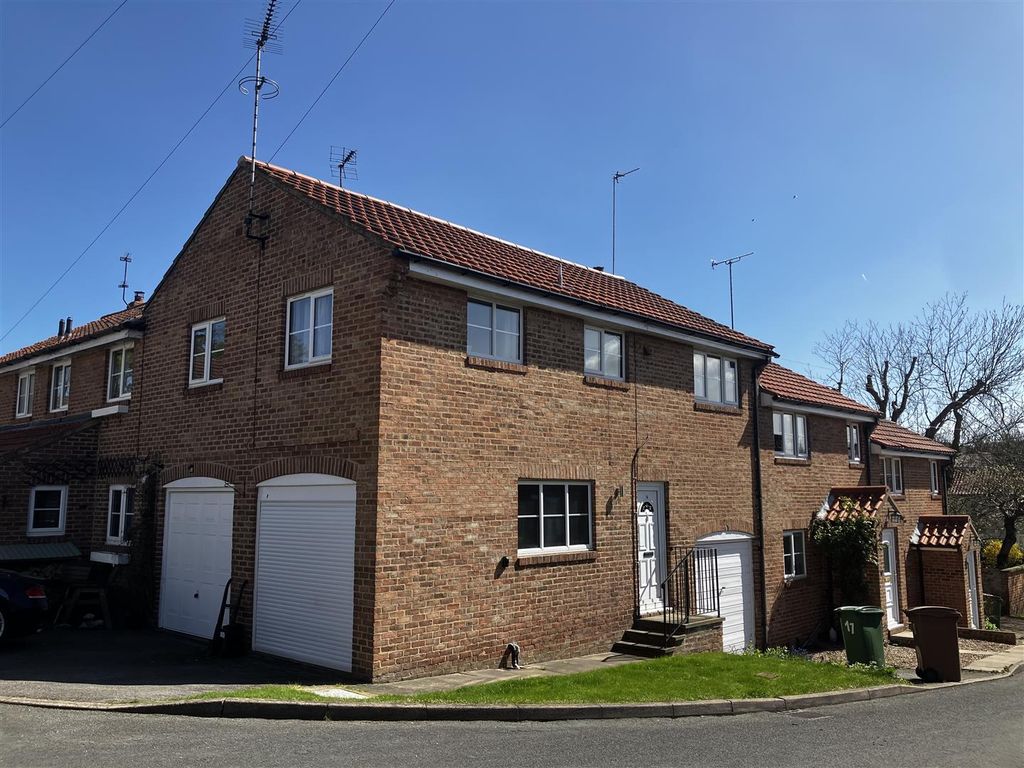 Property photo 1 of 7 16 Eastwold - Front Photo .Jpeg