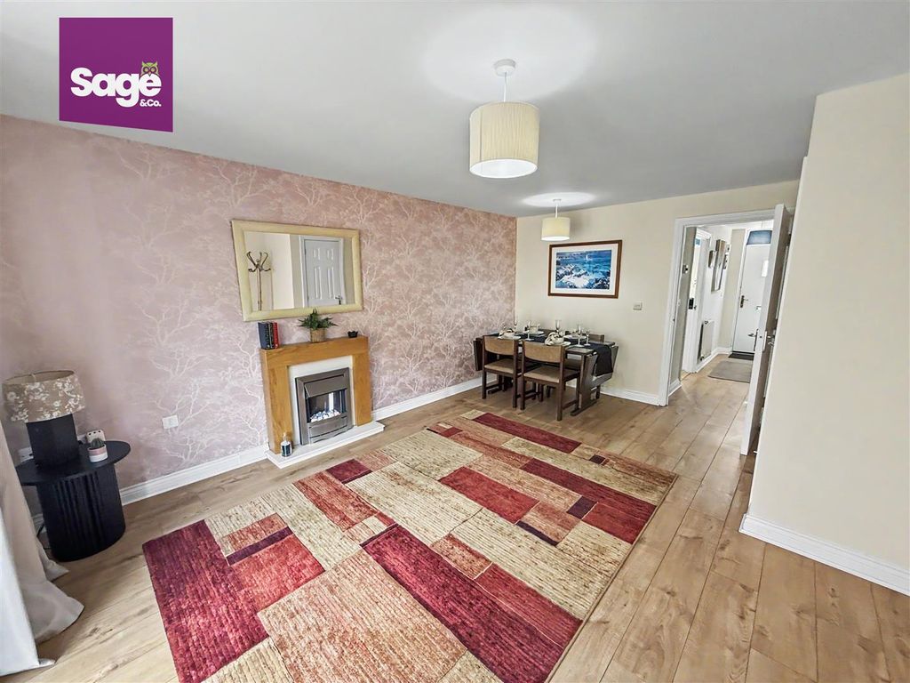 Property photo 2 of 31