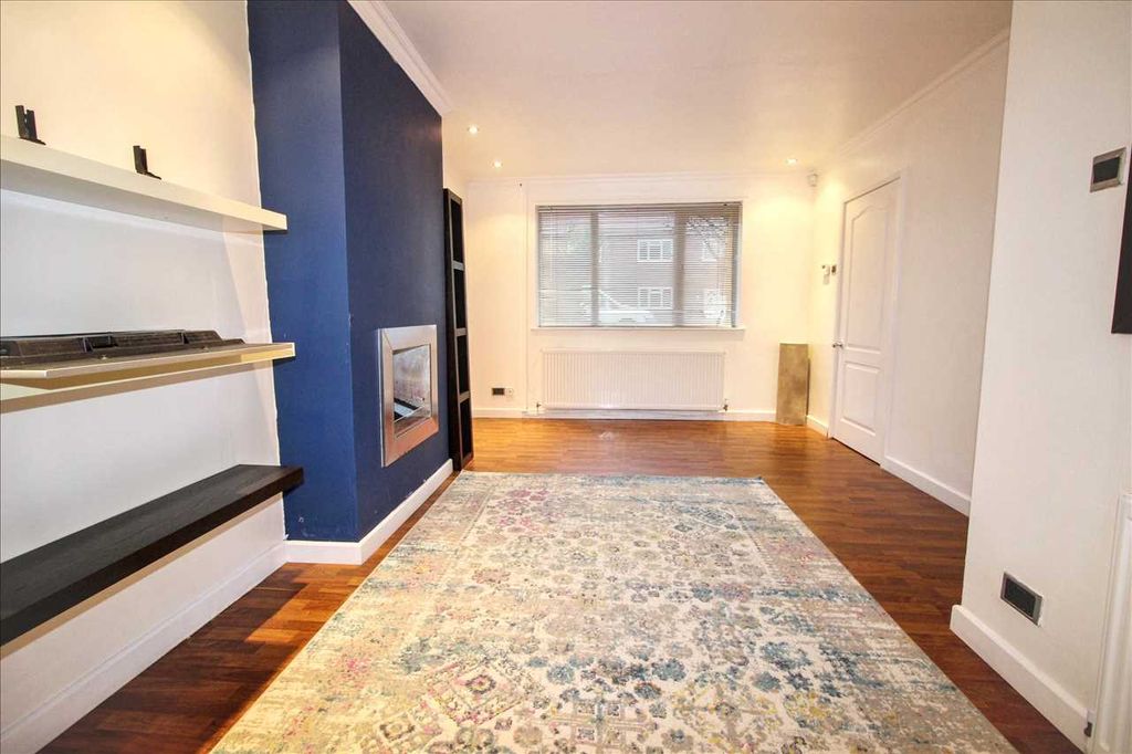 Property photo 2 of 10 Lounge