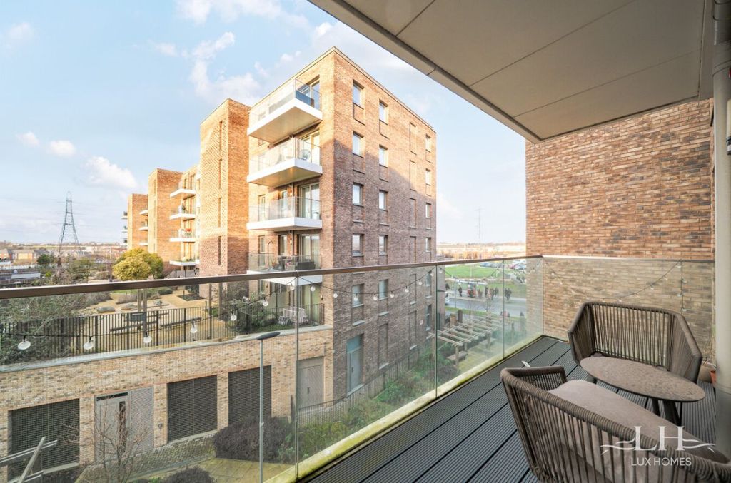 Property photo 2 of 23