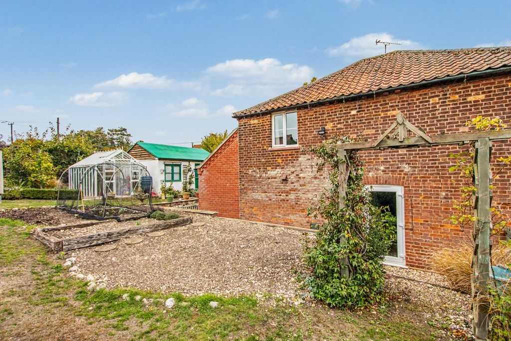 Property photo 2 of 32 5702074