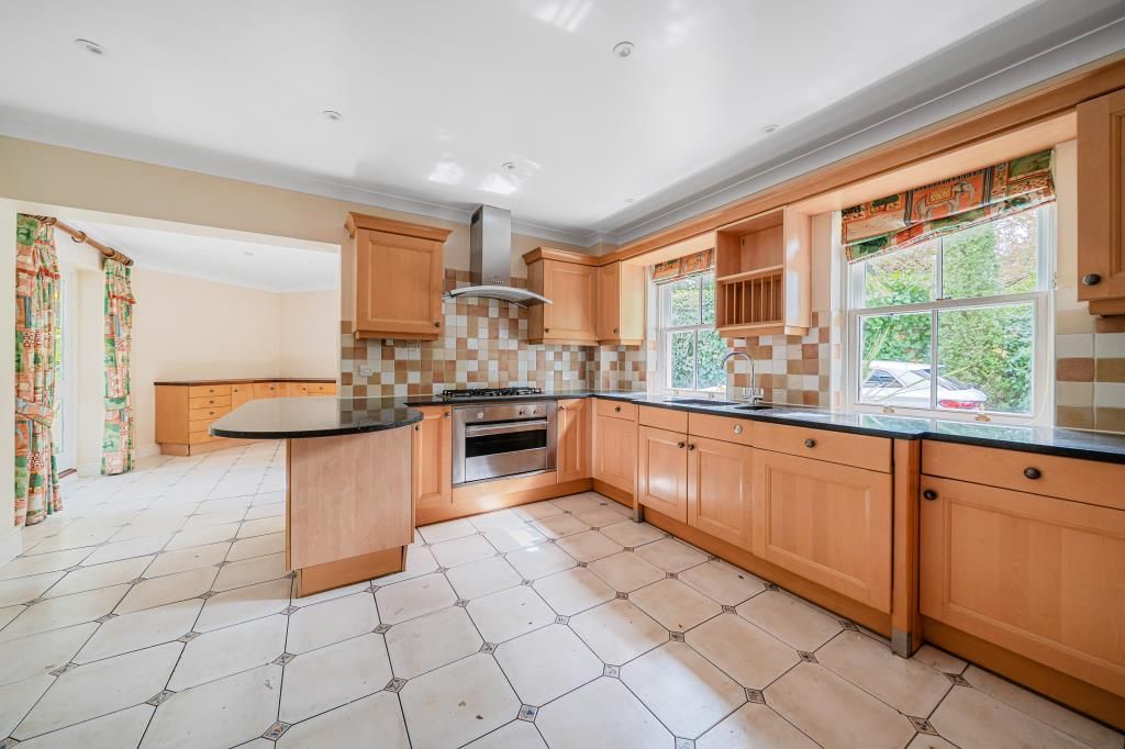 Property photo 3 of 22 Kitchen