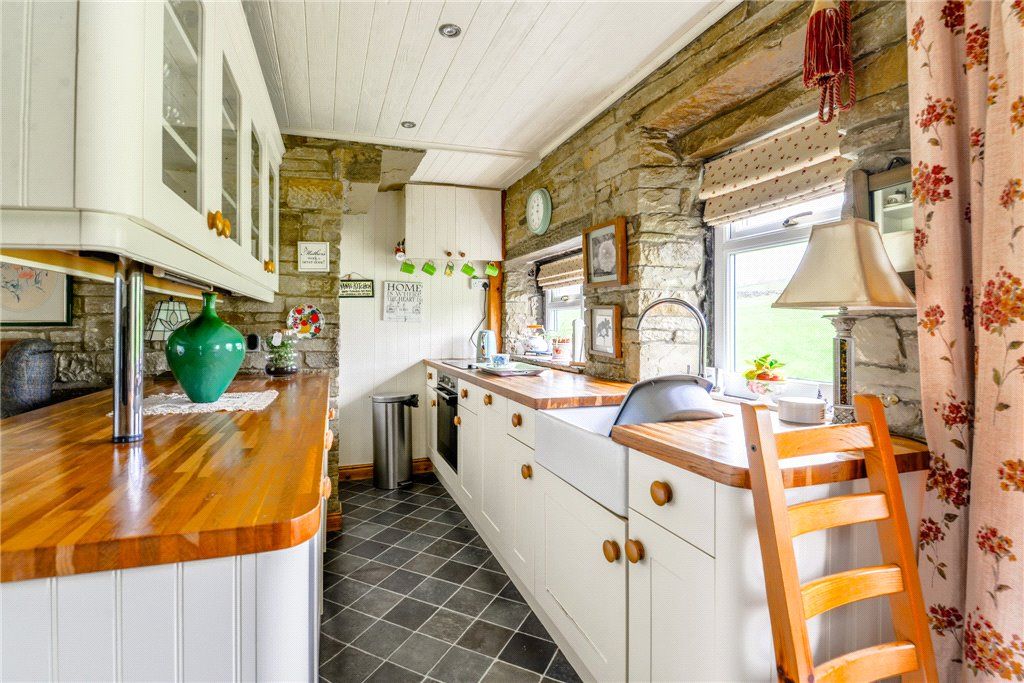 Property photo 3 of 18 Allerton Upper Green