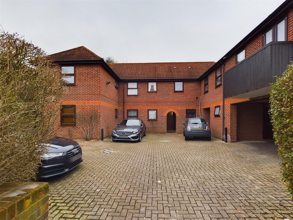 Property photo 1 of 12 Cam01358G0-Pr0125-Still025.Jpg