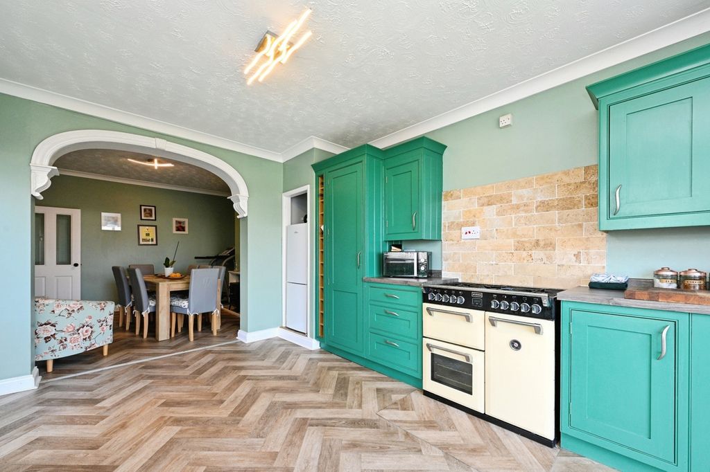 Property photo 3 of 23 Pbox-Img.Jpg