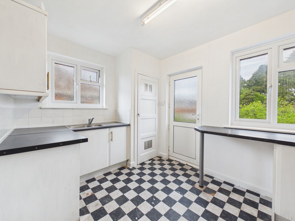 Property photo 2 of 9 Kitchen