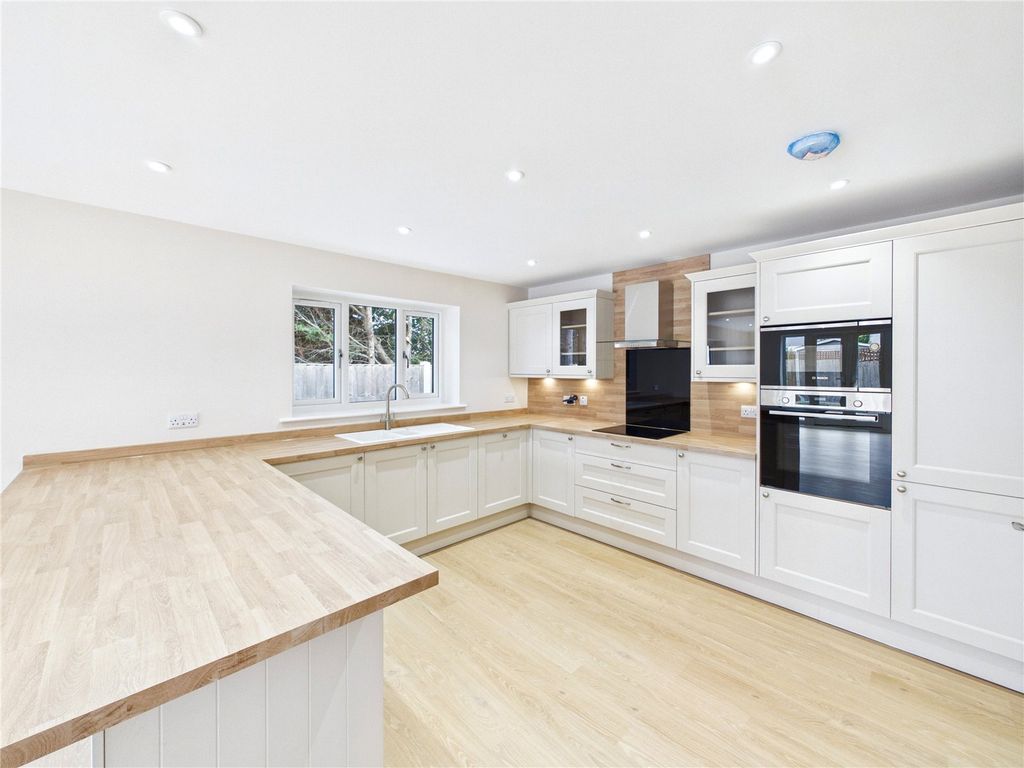 Property photo 2 of 14 Picture No. 17