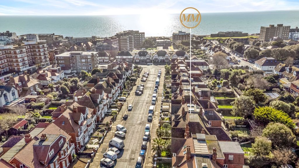 Property photo 2 of 33