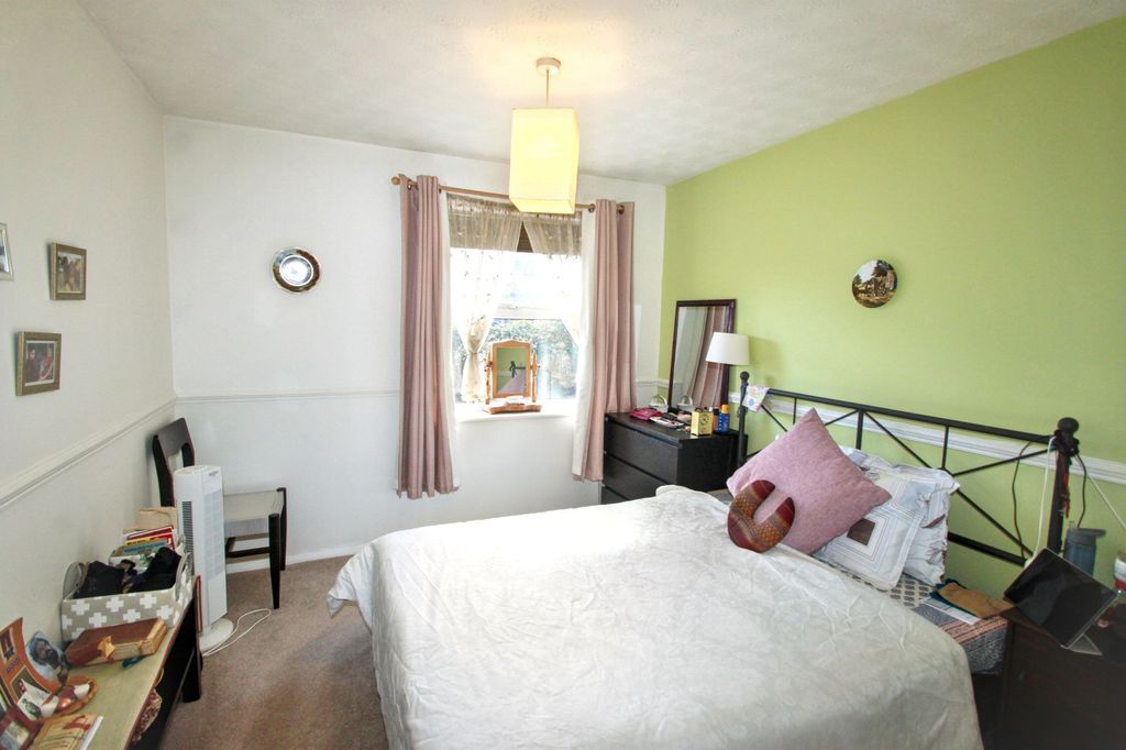 Property photo 3 of 11