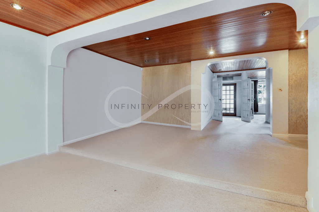 Property photo 2 of 29