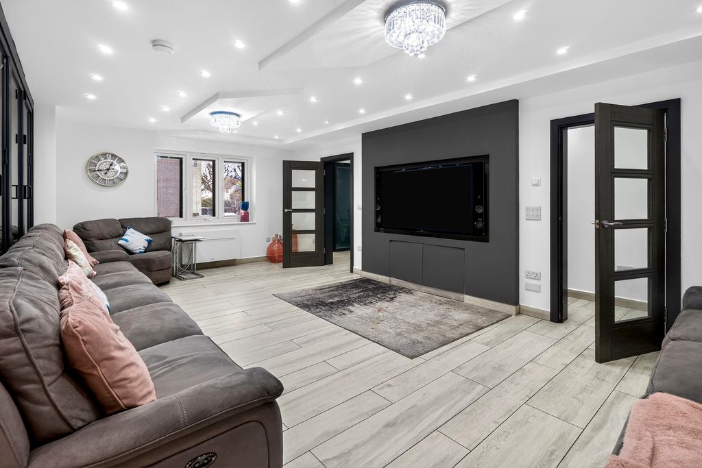 Property photo 3 of 29