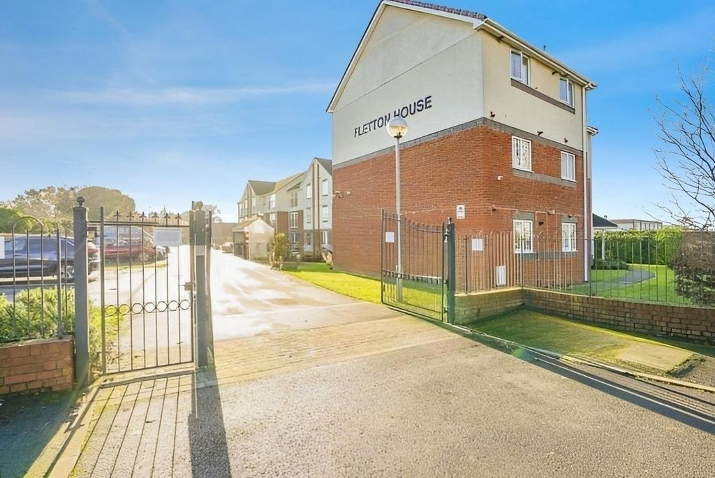 Property photo 1 of 2