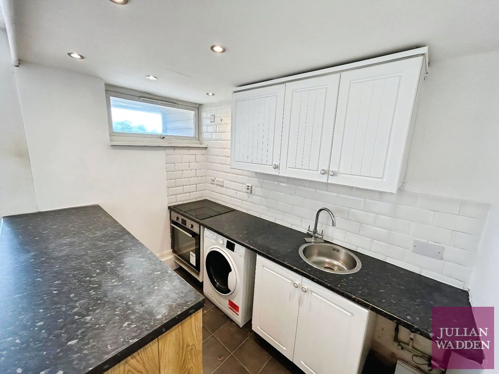 Property photo 3 of 11 Picture No. 15