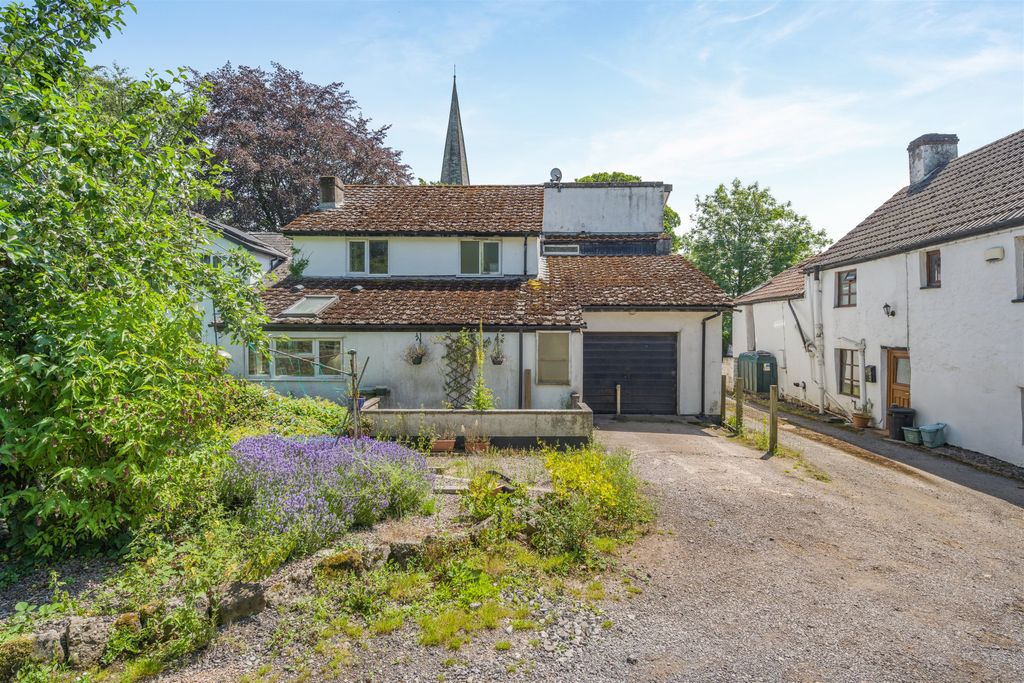 Property photo 2 of 18