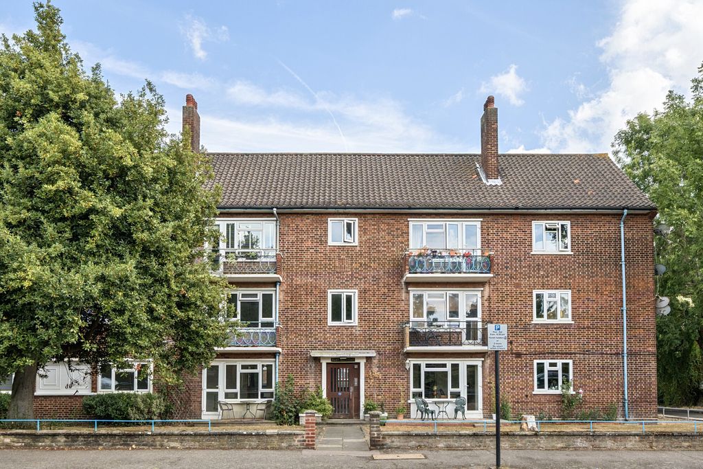 Property photo 1 of 19 External