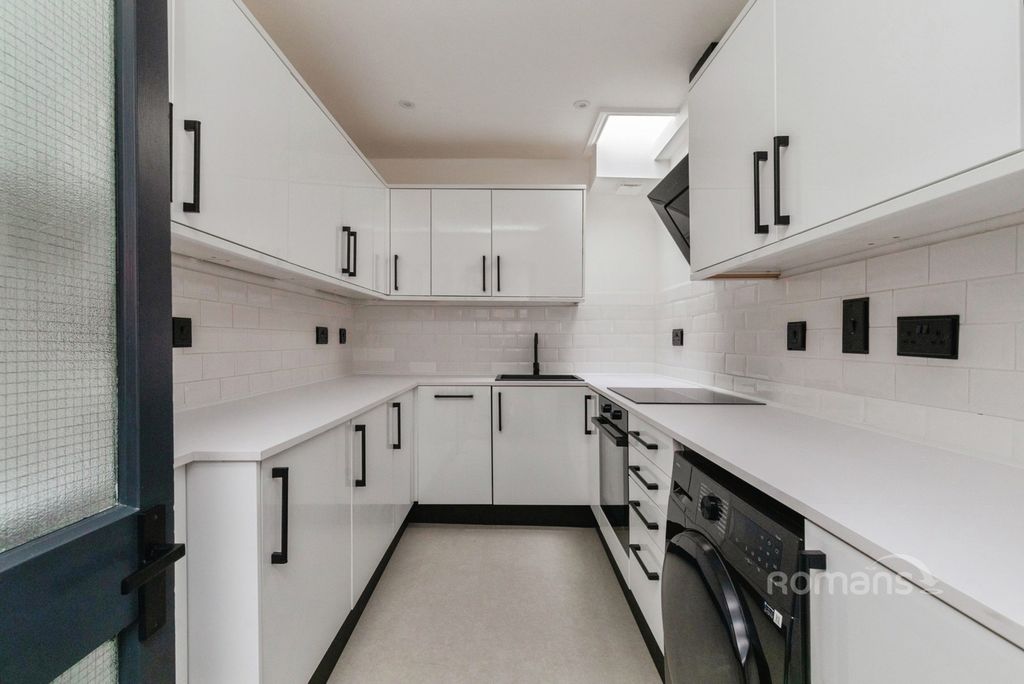 Property photo 3 of 24 Pbox-Img.Jpg