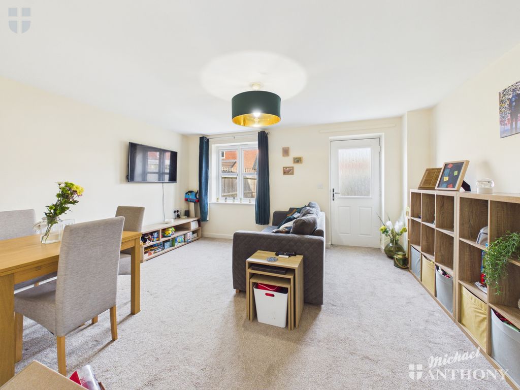 Property photo 3 of 11 Cam03852G0-Pr0599-Still003