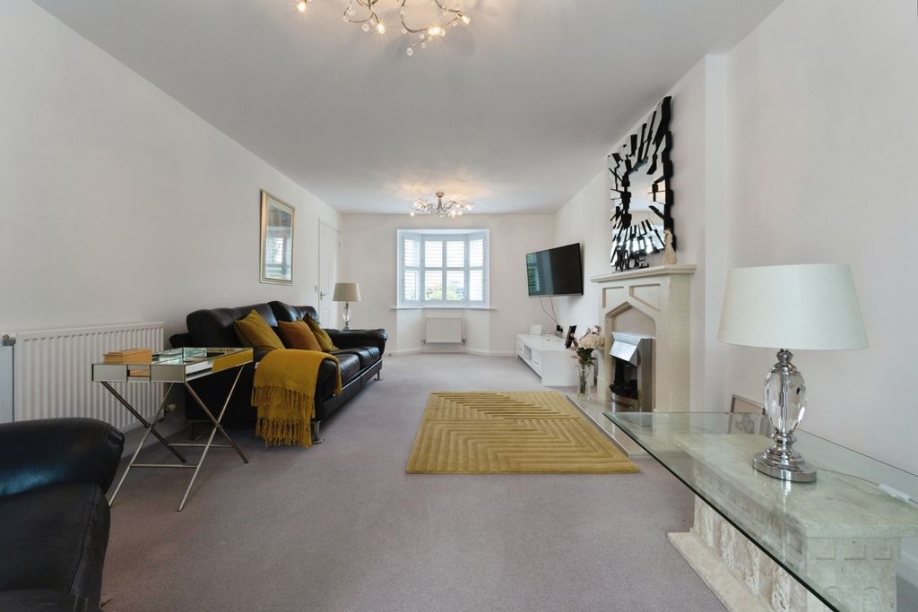 Property photo 3 of 24 Pbox-Img.Jpg