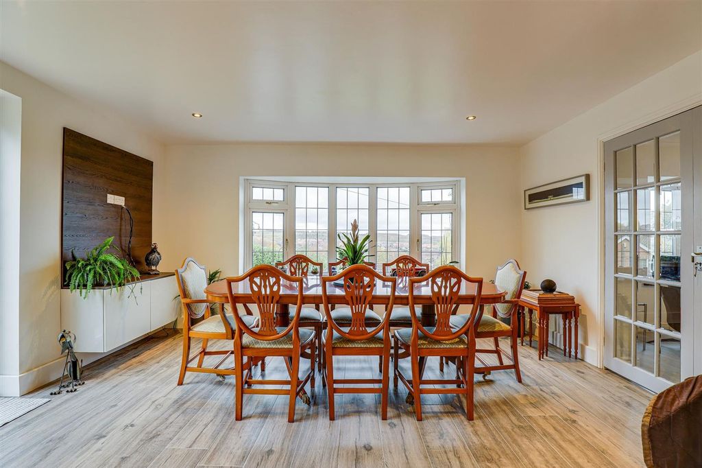 Property photo 3 of 41